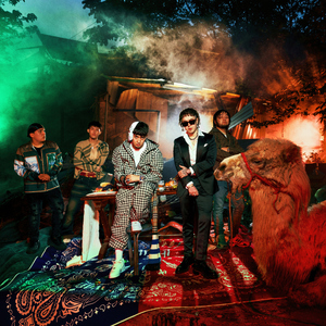 老婆爱上多人群交
